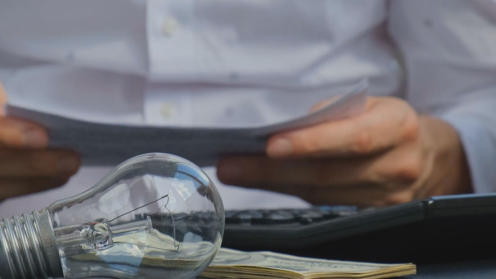 Οι επιδοτήσεις Μαρτίου για τους οικιακούς καταναλωτές ηλεκτρικής ενέργειας και τους δικαιούχους ΚΟΤ